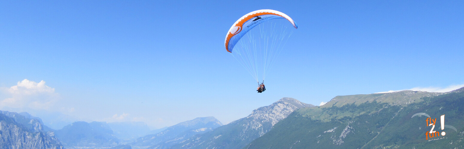 parapendio-biposto-sul-lago-di-Garda-con-piloti-professionisti-